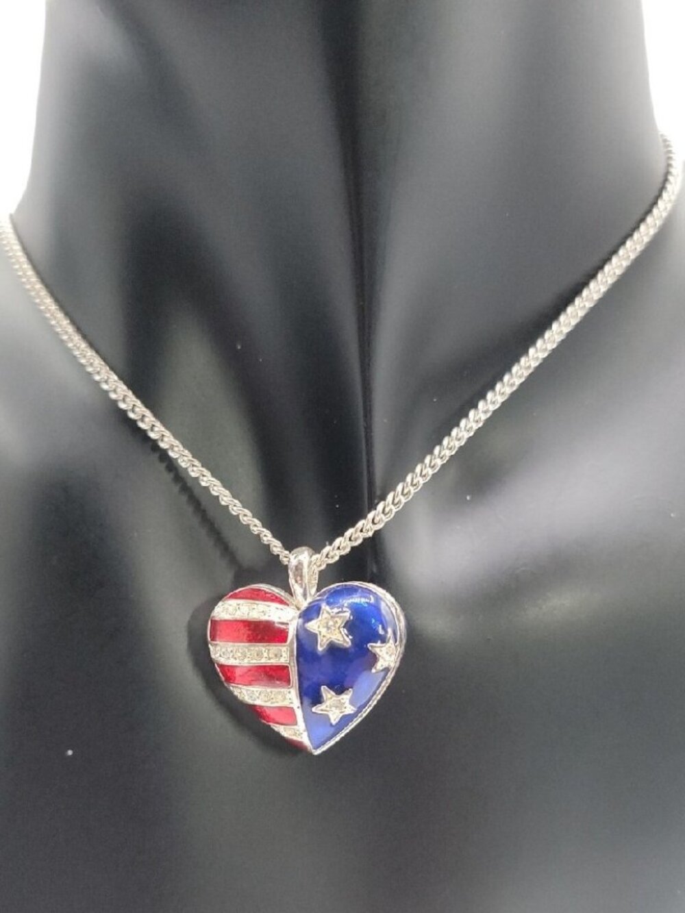 Patriotic Locket Necklace 3-D American Flag Locket on 18" Silver Tone Chain